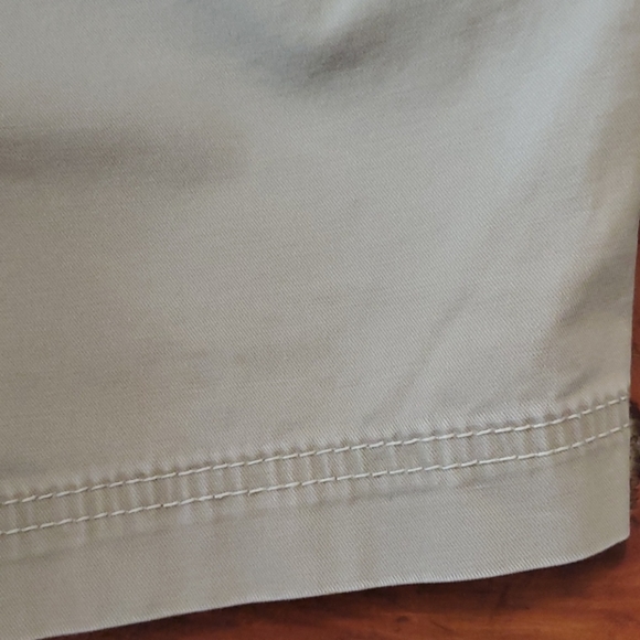 Eddie Bauer khaki shorts - Picture 8 of 9